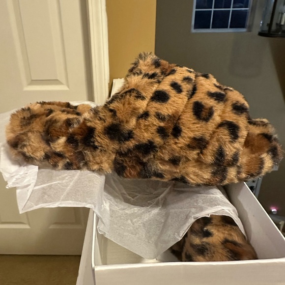 Shoes - ❤️ BOGO NEW! Leopard Print Faux Fur Slippers